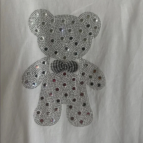 27. Yuna size S/M Elegant Whiteb Tee Sparkling Bear Design Lace Embroidery NWT - Picture 5 of 6